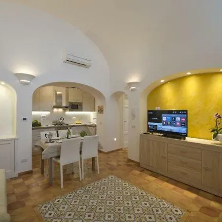 Sleeps 5 Air Con Wifi